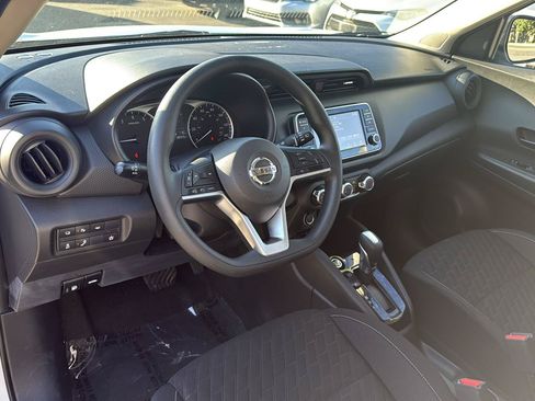 Used 2022 Nissan Kicks S FWD image 10