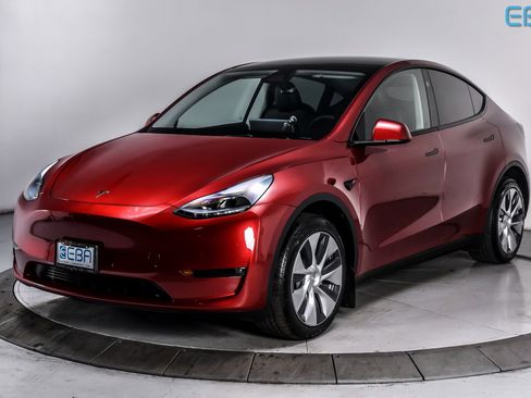 Used 2024 Tesla Model Y Long Range image 2