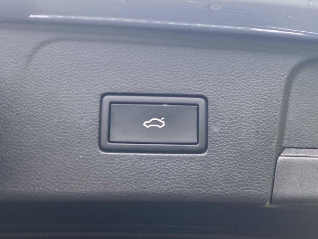 Used 2024 Volkswagen Atlas SE FWD image 7