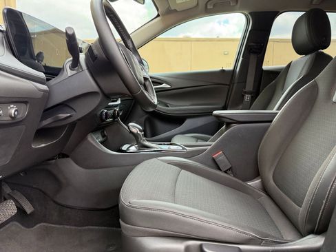 Used 2025 Buick Encore GX Preferred AWD/4WD image 27