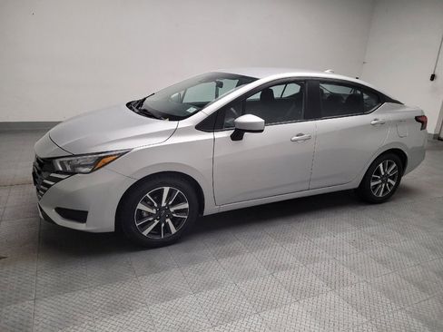 Used 2025 Nissan Versa SV FWD image 2