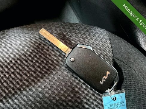 Used 2025 Kia Soul LX FWD image 12