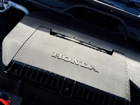 Used 2025 Honda Pilot TrailSport image 37