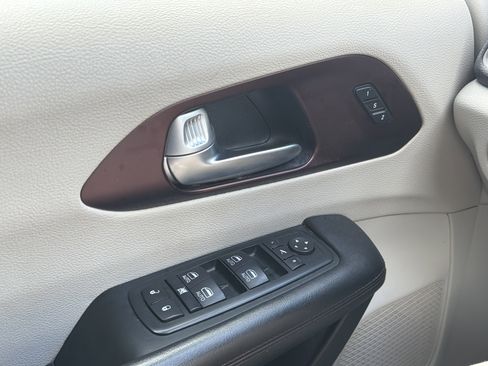 Used 2017 Chrysler Pacifica Limited image 24