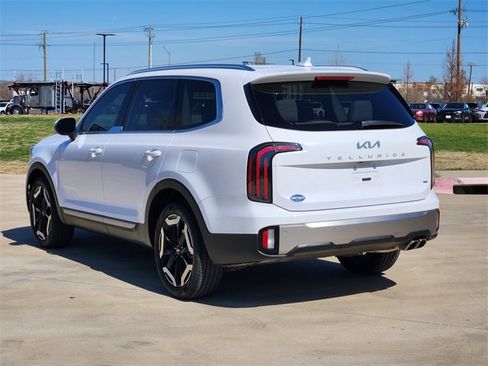 Used 2025 Kia Telluride EX w/ EX Captain's Chair Package image 5