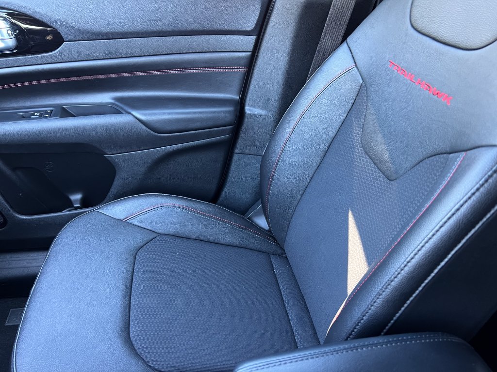 Used 2024 Jeep Compass Trailhawk AWD/4WD image 32