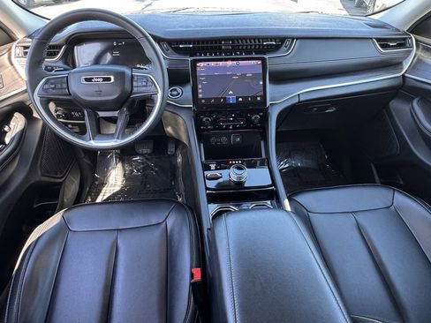 Used 2023 Jeep Grand Cherokee Limited image 27