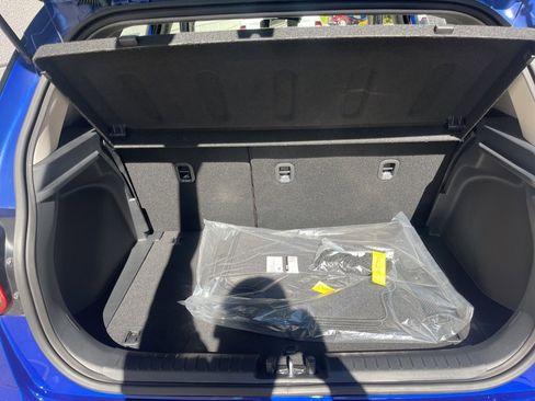 Used 2025 Hyundai Venue SEL image 9