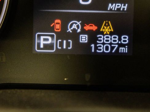 Used 2025 Subaru Crosstrek 2.0i Premium image 32