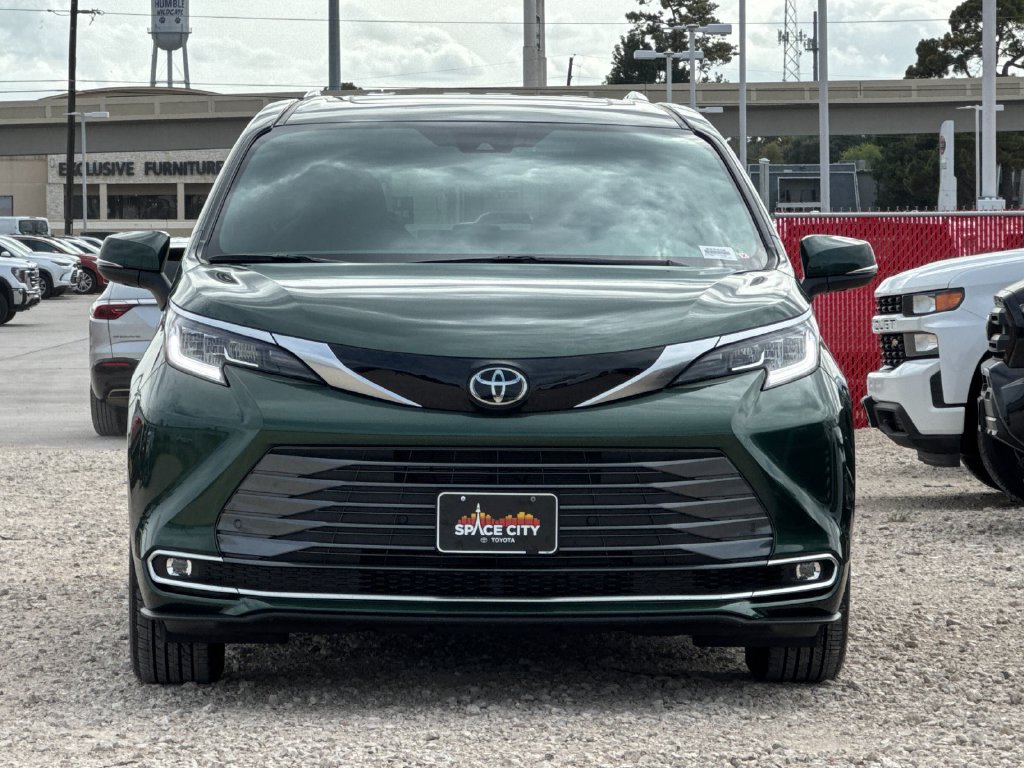 Used 2026 Toyota Sienna Limited AWD/4WD image 9