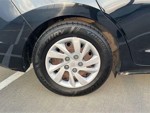 Used 2019 Hyundai Elantra SE w/ Cargo Package image 16