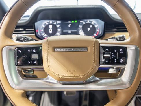 Used 2025 Land Rover Range Rover Autobiography AWD/4WD image 30