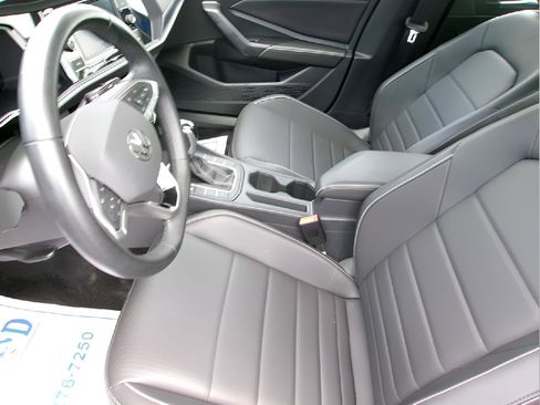 Used 2024 Volkswagen Jetta SE image 13