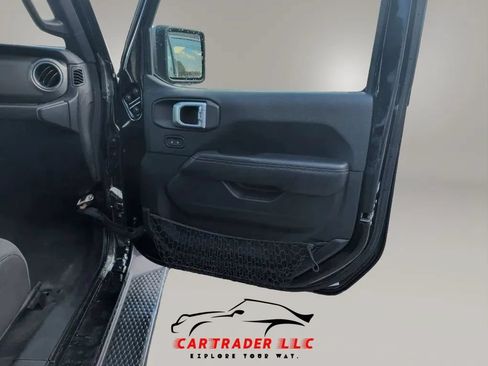 Used 2018 Jeep Wrangler Unlimited Sahara w/ LED Lighting Group AWD/4WD image 12