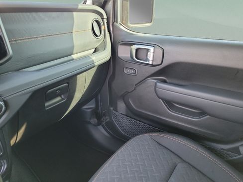 Used 2024 Jeep Gladiator Mojave AWD/4WD image 24