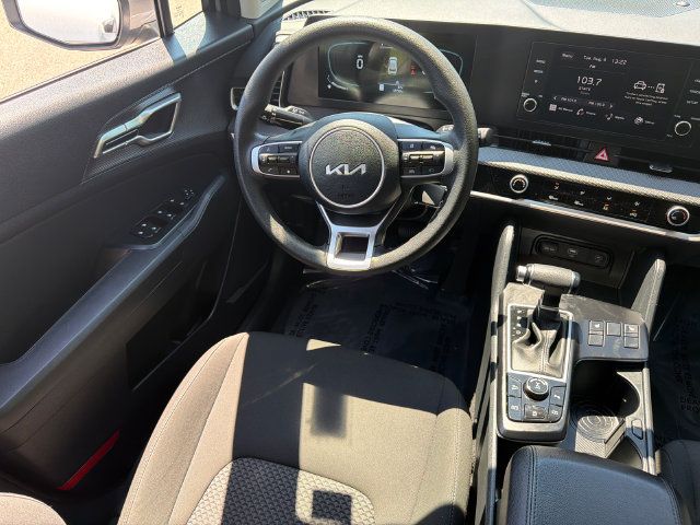 Used 2025 Kia Sportage LX AWD/4WD image 18