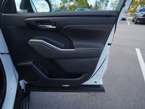 Used 2024 Toyota Highlander LE image 22