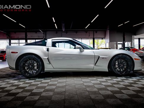 Used 2013 Chevrolet Corvette Z06 w/ 3LZ Preferred Equipment Group RWD image 24