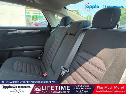 Used 2017 Ford Fusion SE FWD image 5