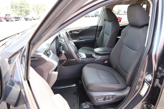 Used 2025 Toyota RAV4 XLE w/ Weather Package AWD/4WD image 8