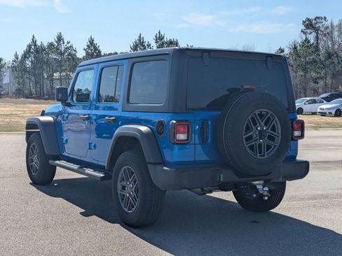 Used 2024 Jeep Wrangler Sport S image 5