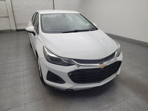 Used 2019 Chevrolet Cruze LT FWD image 14