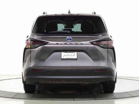 Used 2023 Toyota Sienna XLE image 8