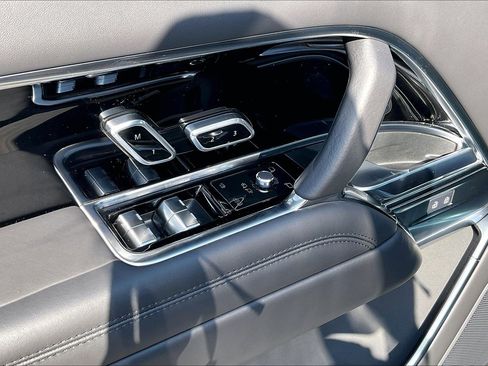 New 2026 Land Rover Range Rover SE image 22