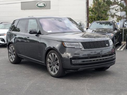 Used 2023 Land Rover Range Rover SE AWD/4WD image 3