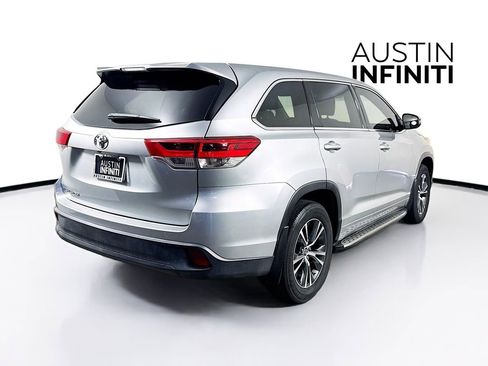 Used 2018 Toyota Highlander LE image 7