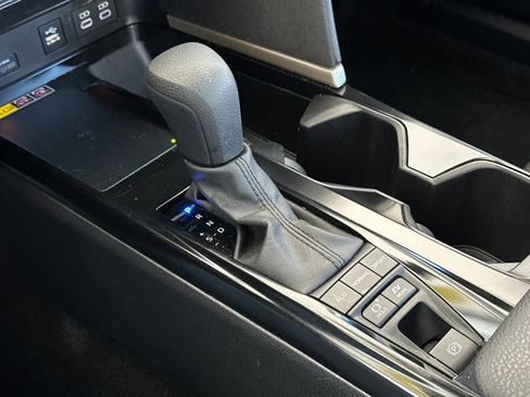 Used 2025 Toyota Camry LE w/ Convenience Package image 19