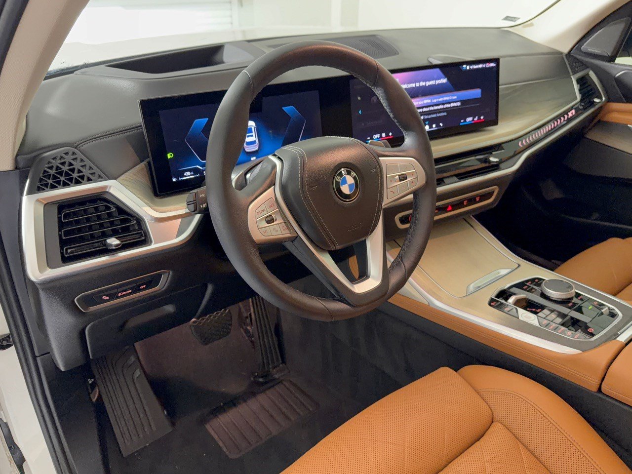 Certified 2024 BMW X7 xDrive40i w/ Premium Package AWD/4WD image 4