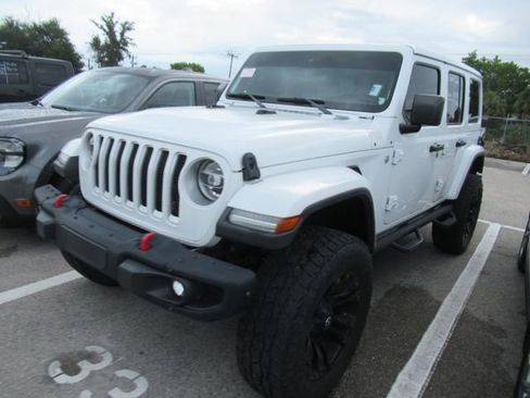 Used 2020 Jeep Wrangler Unlimited Sahara AWD/4WD image 3