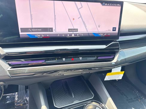 Used 2025 BMW 530i image 23