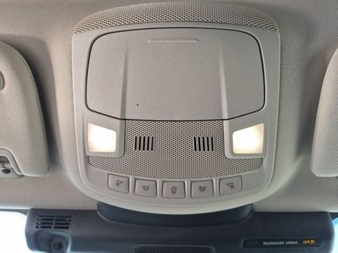 Used 2023 Lincoln Nautilus AWD w/ Premium Package image 31