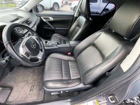 Used 2013 Lexus CT 200h w/ Premium Pkg w/Navigation FWD image 14