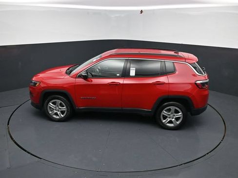 Used 2024 Jeep Compass Latitude AWD/4WD image 32