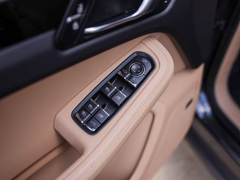 Certified 2026 Porsche Macan AWD/4WD image 67