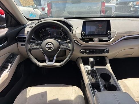 Used 2025 Nissan Altima 2.5 SV FWD image 6