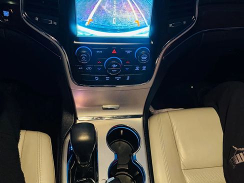 Used 2018 Jeep Grand Cherokee Limited image 17