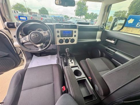 Used 2014 Toyota FJ Cruiser 2WD w/ Convenience Package image 11