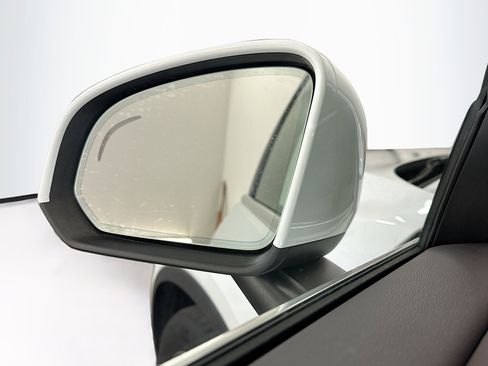 Used 2025 Volvo XC40 B5 Core image 16