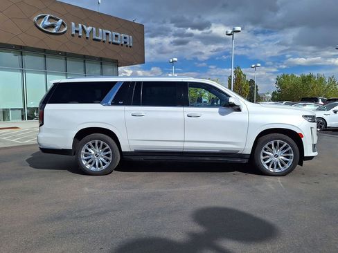 Used 2023 Cadillac Escalade ESV Premium Luxury AWD/4WD image 2