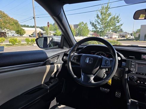 Used 2018 Honda Civic Sport image 10