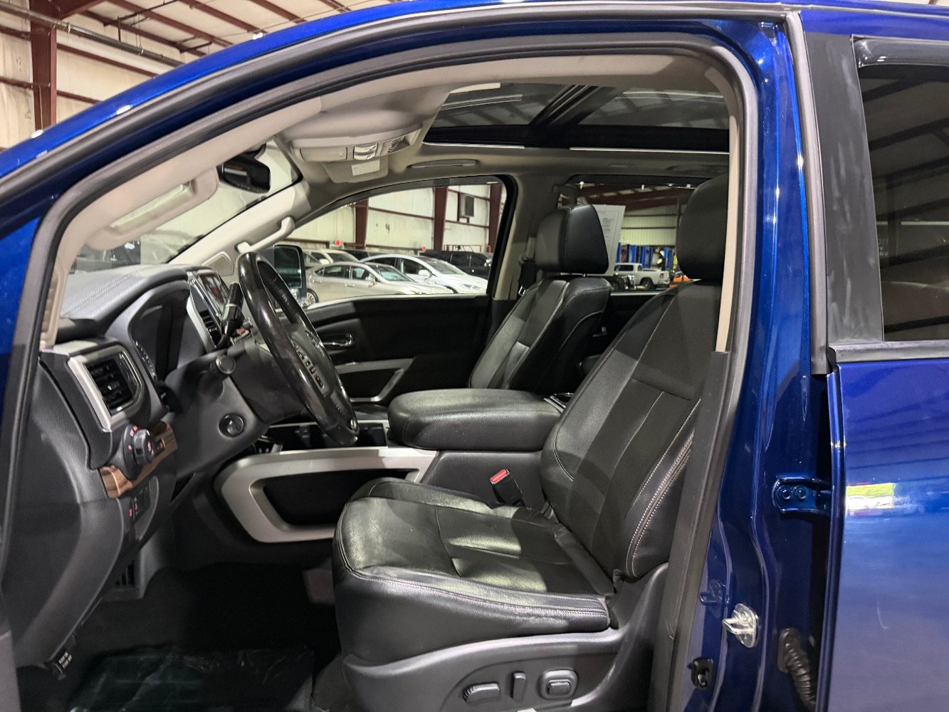 Used 2020 Nissan Titan SL w/ Moonroof Package AWD/4WD image 14