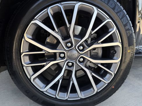Used 2021 Jeep Grand Cherokee L Summit AWD/4WD image 9