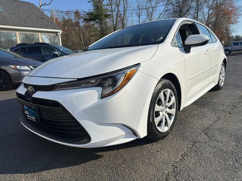 Used 2023 Toyota Corolla LE FWD image 3