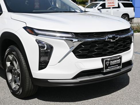 New 2026 Chevrolet Trax LT w/ LPO, Blackout Package image 9