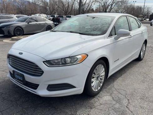 Used 2016 Ford Fusion SE image 1