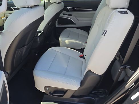 New 2025 Kia Telluride S image 19